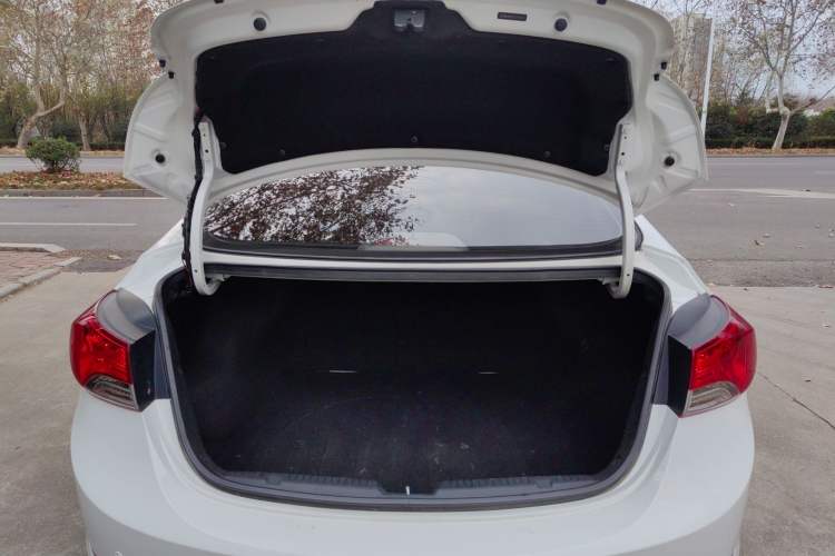 Used Hyundai Elantra (5th Generation / Langdong) 2015 1.6L Manual Fashion Edition