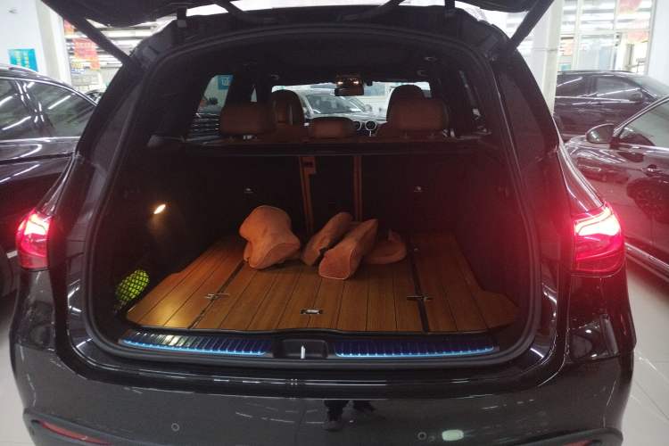 Used Mercedes-Benz GLC 2024 GLC 260 L 4MATIC Dynamic Edition 5-seater