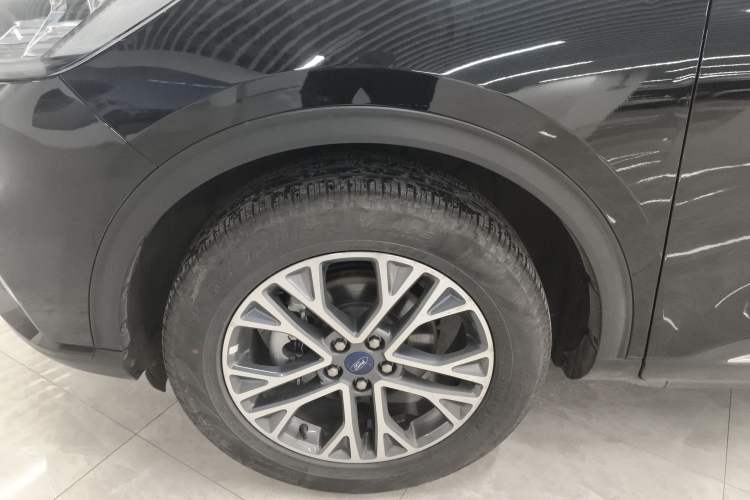 Used Ford Escape 2020 EcoBoost 245 Two-Wheel-Drive Titanium Edition