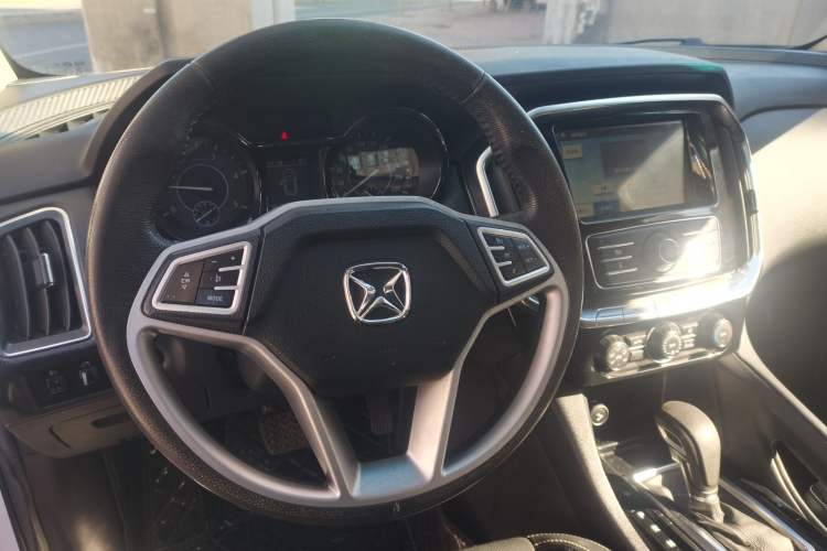 Used JMC Yusheng S350 2017 2.0T Automatic 2WD Diesel Luxury Version with Sunroof 5 Seats