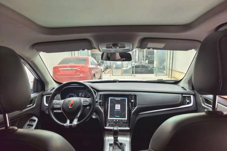 Used Roewe RX5 2018 20T Two-Wheel Drive Automatic Internet Smart Edition
