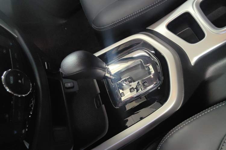 Used Nissan Terra 2020 2.5L XL Upper Automatic Two-Wheel Drive Luxury Edition