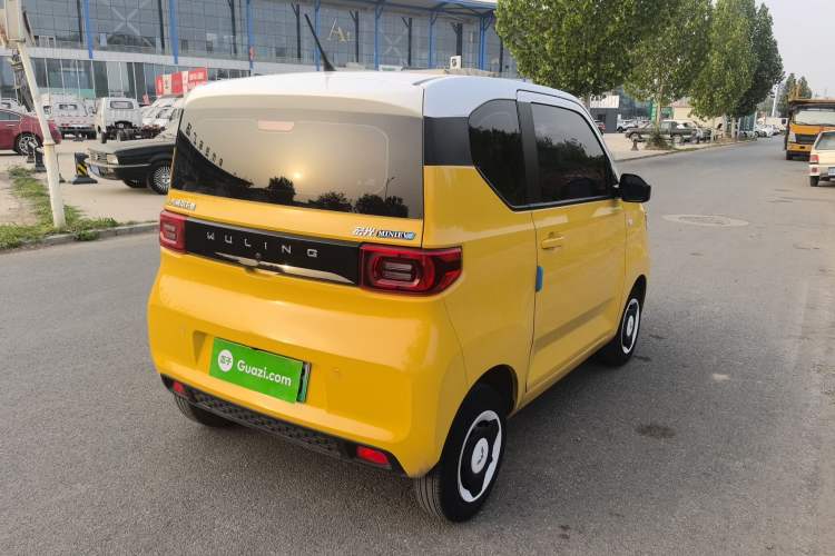 Used Wuling Hongguang MINIEV 2021 Macaron Sandwich Model 120 km Lithium Iron Phosphate