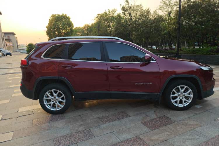 Used Jeep Cherokee 2017 2.0L Superior Edition