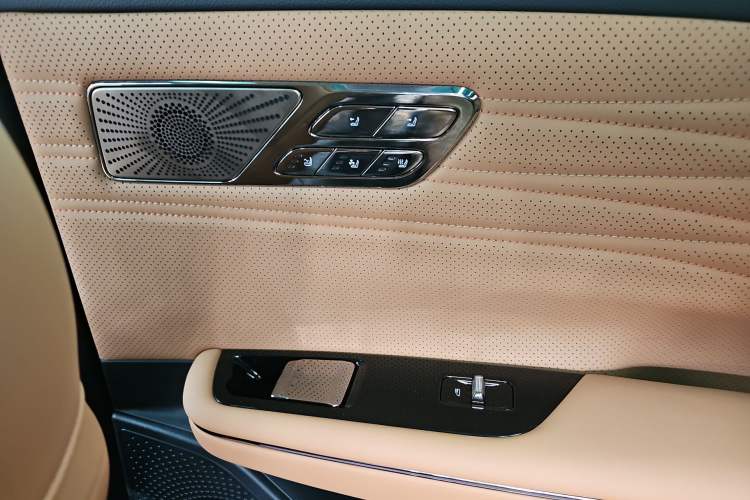 Used Geely Galaxy 8 2025 130km EM-i Flagship Edition Interior 2