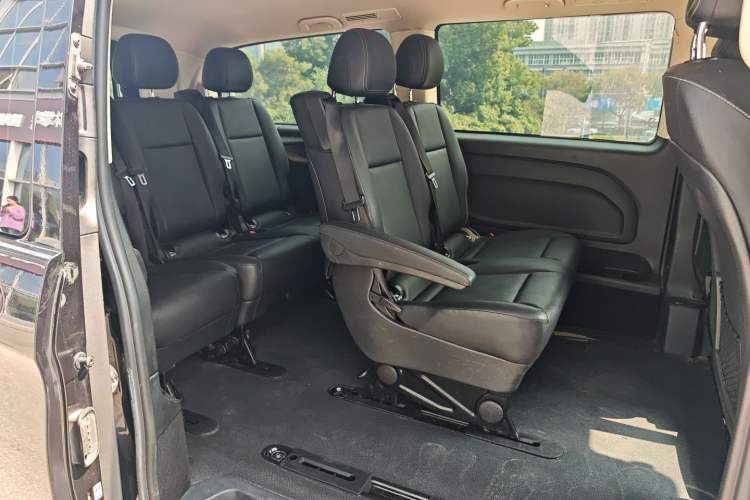 Used Mercedes-Benz Vito 2021 2.0T Elite Version 7 Seats Left Rear Seat