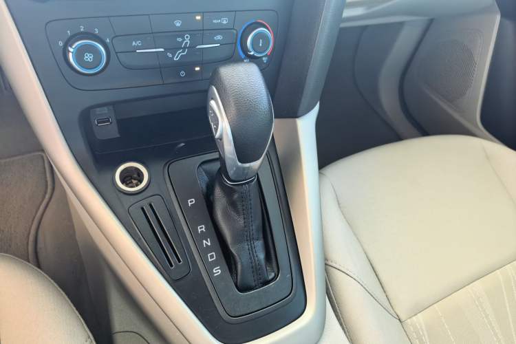 Used Ford Focus 2015 Sedan 1.6L Automatic Comfort Model Gear Lever