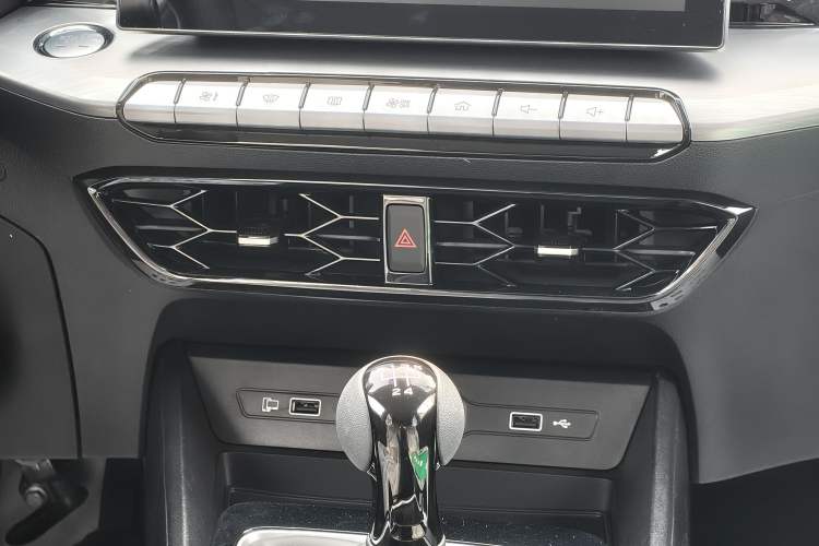 Used MG 5 2023 180 DVVT Manual Fashion Edition
