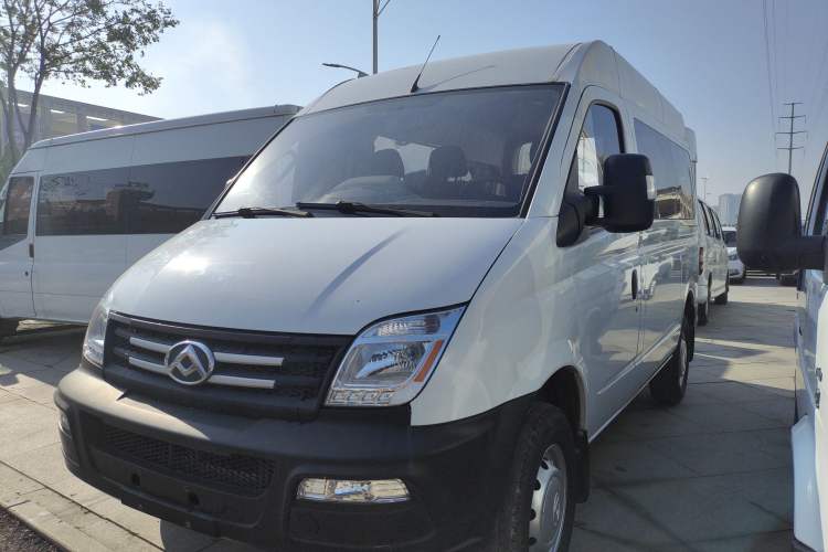 Used SAIC MAXUS Xintu V80 2021 2.0T Manual Classic Aoyuntong Short Wheelbase Mid-Roof 5/6-Seater