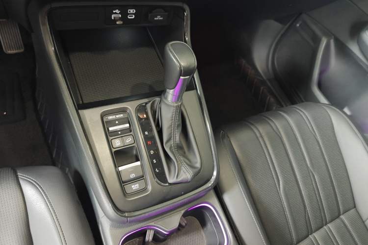 Used Honda Breeze 2023 240TURBO Two-Wheel-Drive Luxury Edition 5 Seats Gear Lever