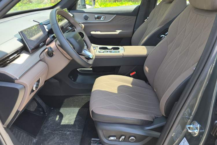 Used Chery Tiggo 8 PLUS 2025 290TGDI DCT Prestige 5-Seater
