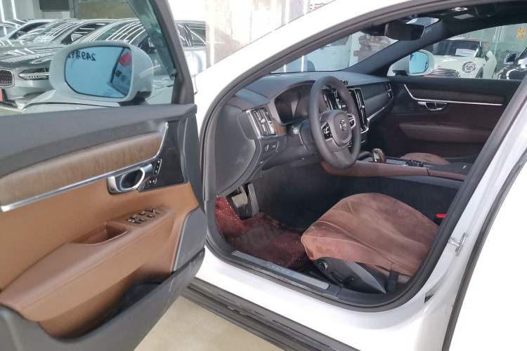 Used Volvo V90 2021 Cross Country B5 AWD Smart Range Edition