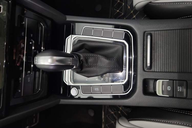 Used Volkswagen Magotan 2023 2 Million Units Limited Edition 330TSI DSG Leading Version Gear Lever