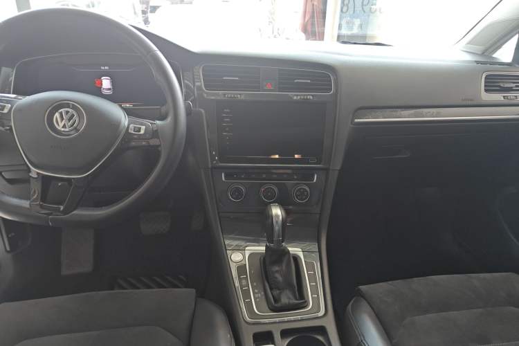 Used Volkswagen Golf 2020 280TSI DSG Luxury Edition
