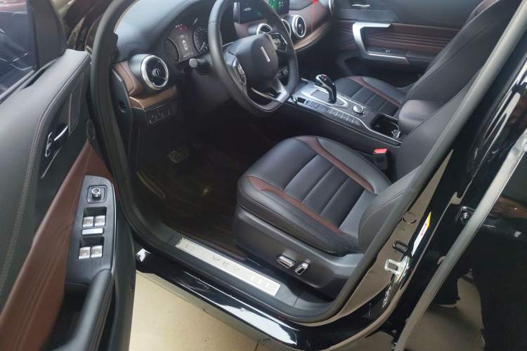 Used Wey VV5 2021 1.5T Two-Wheel Drive Color Pioneer