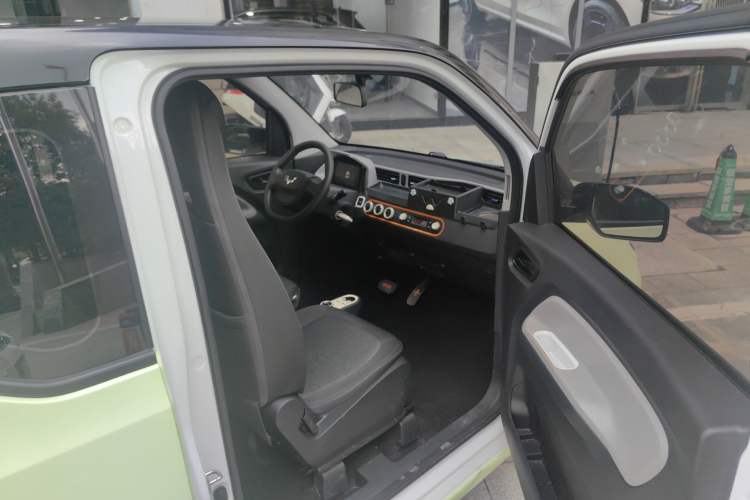 Used Wuling Hongguang MINIEV 2021 Macaron Fashion Model Lithium Iron Phosphate