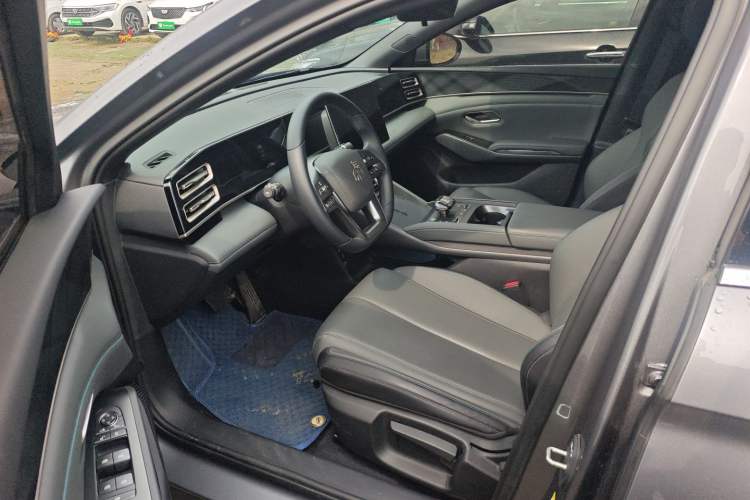 Used BYD Qin L 2025 DM-i Smart Drive 80KM Leading Model Driver Seat