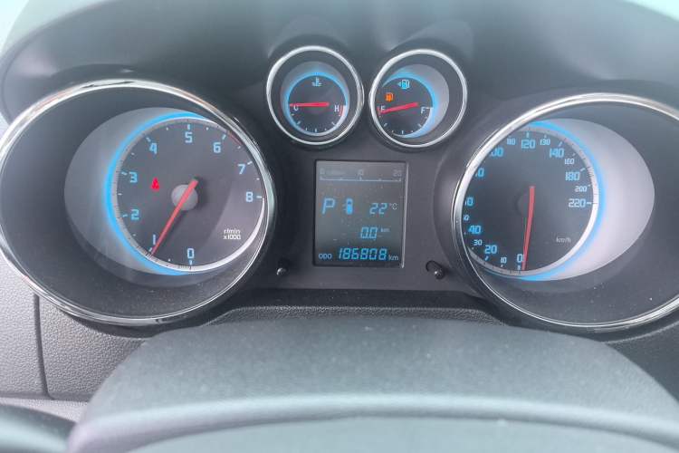Used CHANGAN CS35 2012 1.6L Automatic Luxury Version China IV Standard
