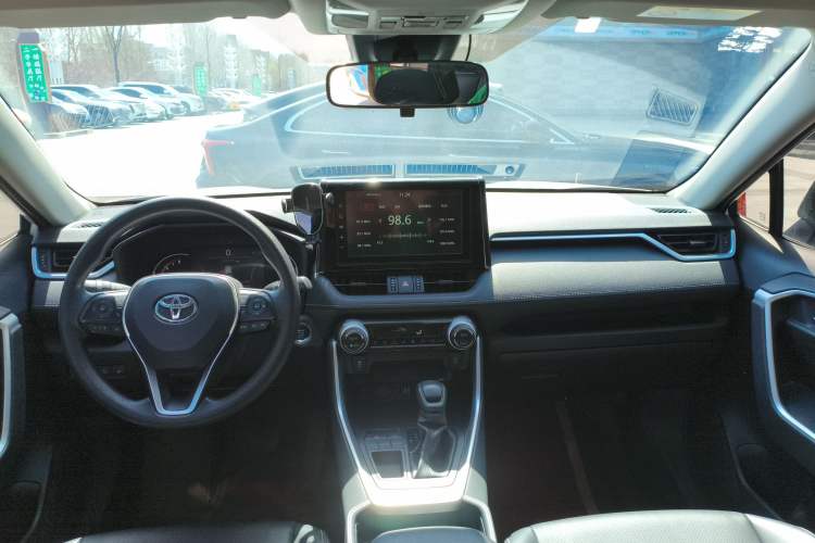 Used Toyota RAV4 2020 2.0L CVT Two-Wheel Drive Fashion Edition Center Console