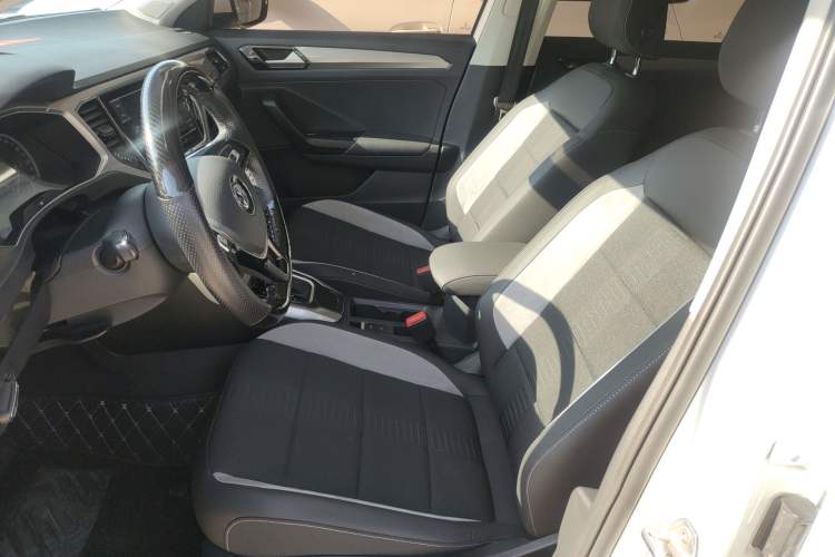 Used Volkswagen T-ROC 2019 230TSI DSG Two-Wheel-Drive Advanced Version China VI Standard
