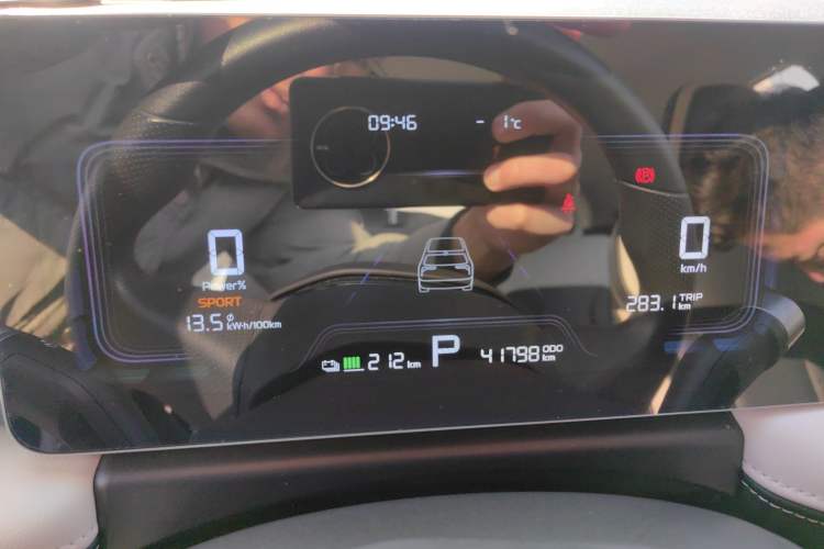 Used Geometry E Firefly 2024 301km Starlight
