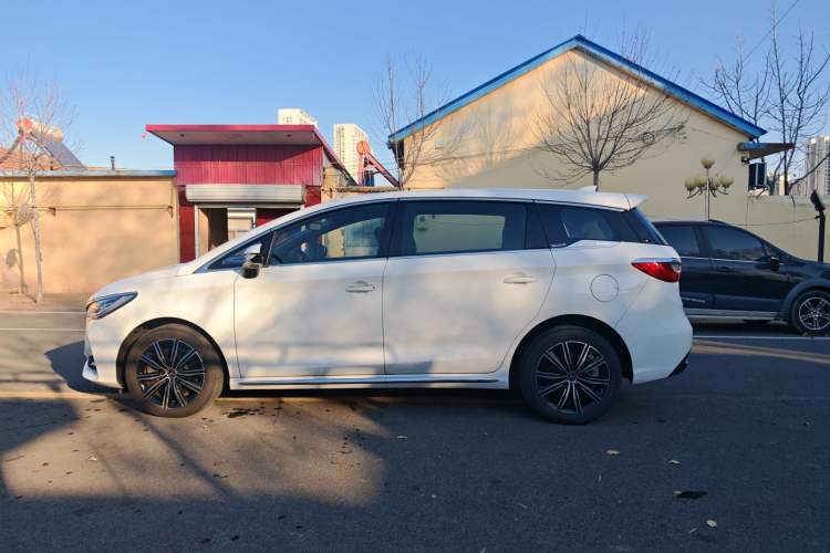 Used BYD Song MAX New Energy 2019 DM 1.5T Smart Connect Advanced 6-Seater China VI Standard
