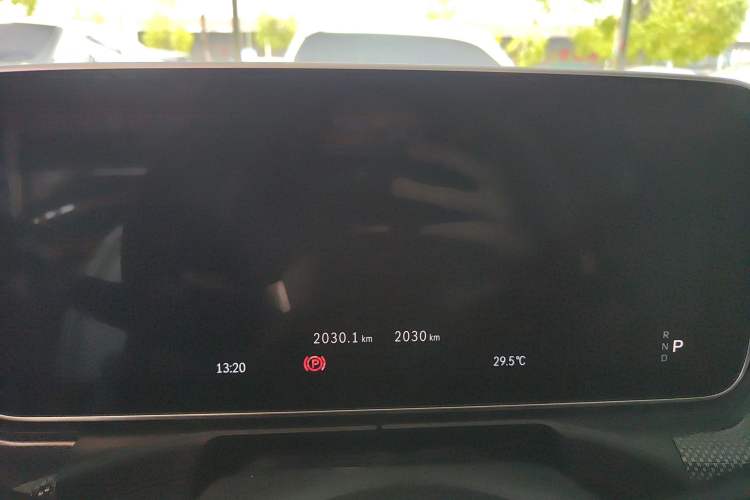 Used Mercedes-Benz C-Class New Energy 2025 C 350 eL Odometer Close Up