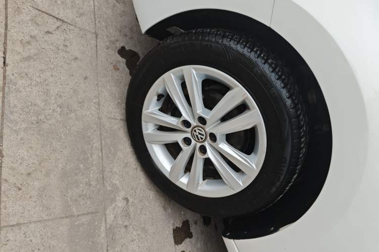 Used Volkswagen Santana 2016 1.6L Manual Comfort Edition
