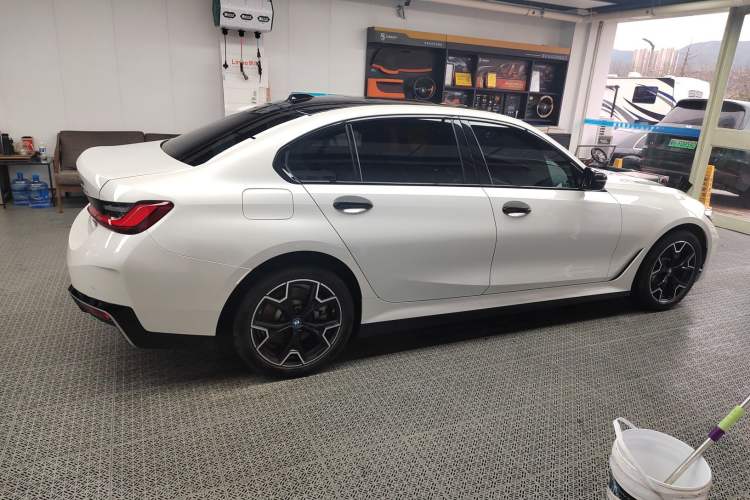 Used BMW i3 2023 eDrive 40 L Midnight Edition Exterior 5