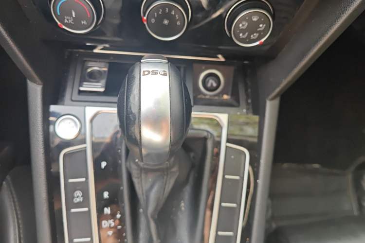 Used Volkswagen Magotan 2019 330TSI DSG Leading Model China VI Standard Gear Lever