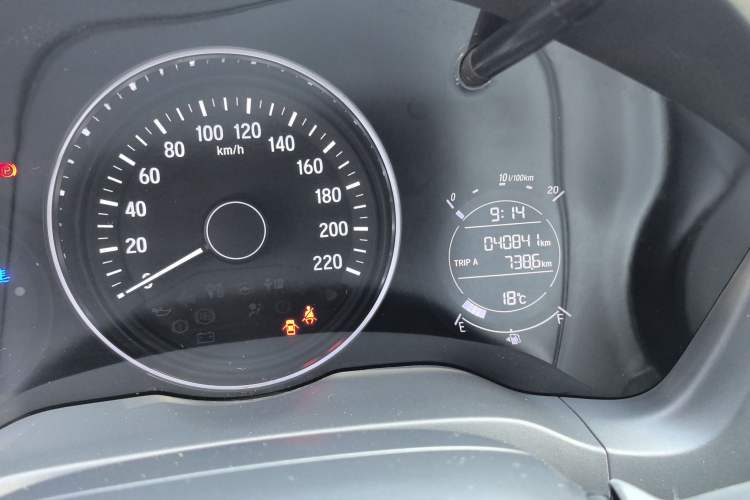 Used Honda Vezel 2020 1.5L CVT Luxury Edition Odometer Close Up