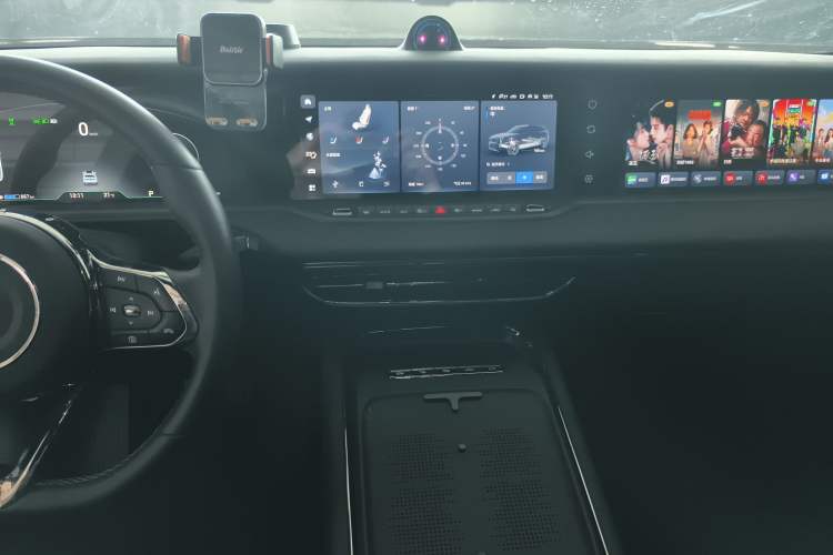 Used VOYAH FREE 2025 318 259 km All-Wheel-Drive Exploration Edition
