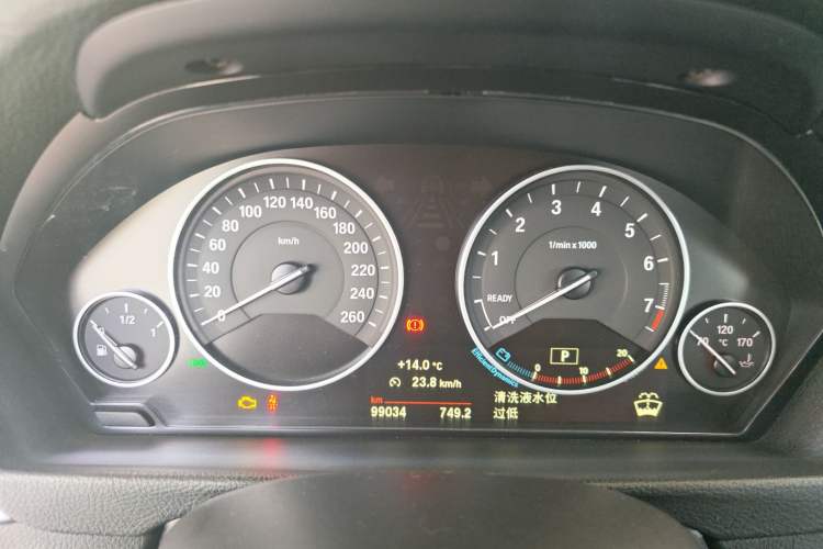 Used BMW 3 Series 2018 320Li Fashion Model Odometer Close Up