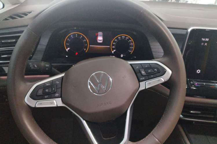 Used Volkswagen Viloran 2024 330TSI Luxury Edition
