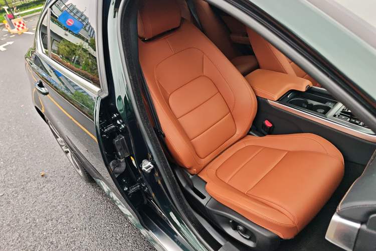 Used Jaguar XEL 2023 2.0T 250 PS R-DYNAMIC S Advanced Sport Edition Right Front Seat