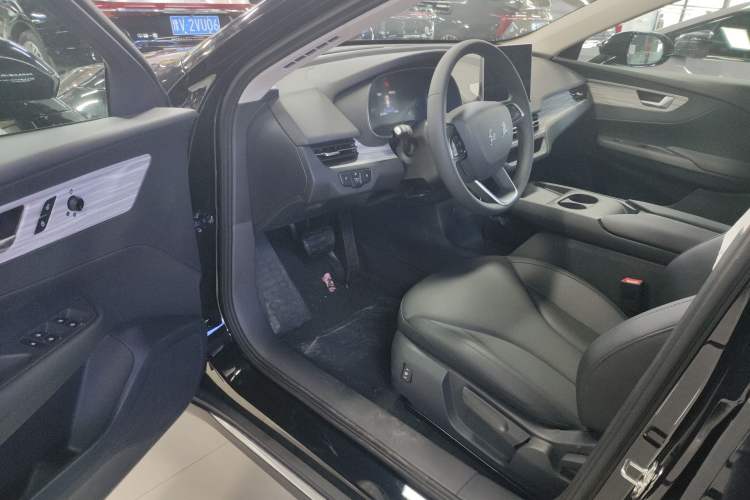 Used Hongqi E-QM5 2025 500km Range Commuter Version