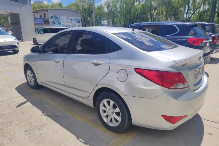 Used Hyundai Verna (older generation) 2014 1.4L Manual Smart GLS Trim