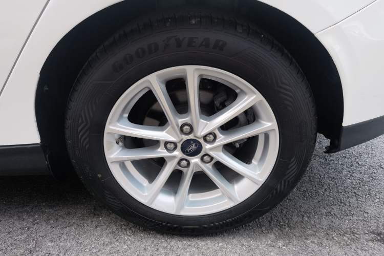 Used Ford Focus 2017 Hatchback 1.6L Manual Fashion Edition SmartDrive Version
