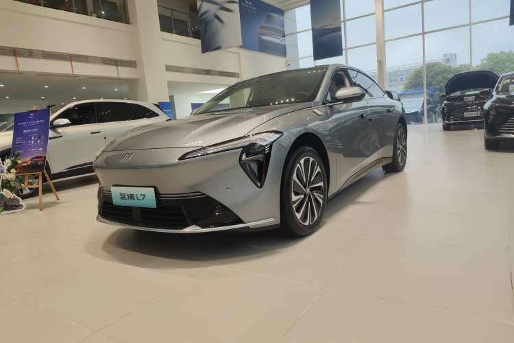 Used Buick L7 2025 Model Luxury Edition