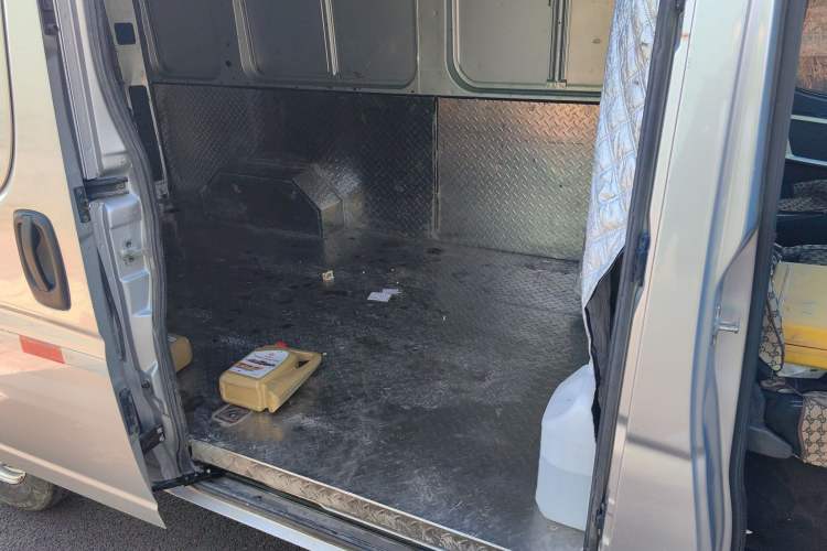 Used Dongfeng Yufeng Yufeng 2023 V9+ 2.3T Manual Front-Drive Van Long Wheelbase High Roof 3-Seater
