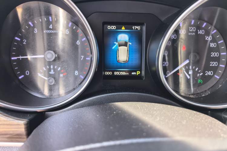 Used Haval H9 2016 2.0T Four-Wheel Drive Elite Version 5 Seats Odometer Close Up