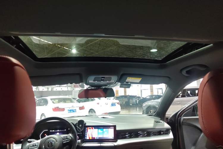 Used MG 5 2022 300TGI DCT Chao Yue Luxury Edition