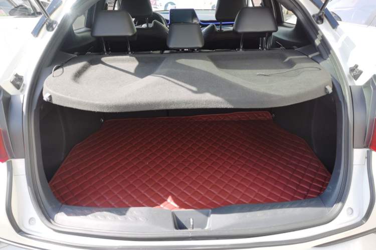 Used Toyota IZOA 2018 2.0L Yichi Version China VI Standard