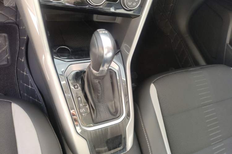 Used Volkswagen T-ROC 2019 230TSI DSG Two-Wheel-Drive Advanced Version China VI Standard
