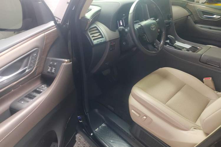 Used Toyota Alphard 2025 Dual-Motor 2.5L Premium Golden Edition
