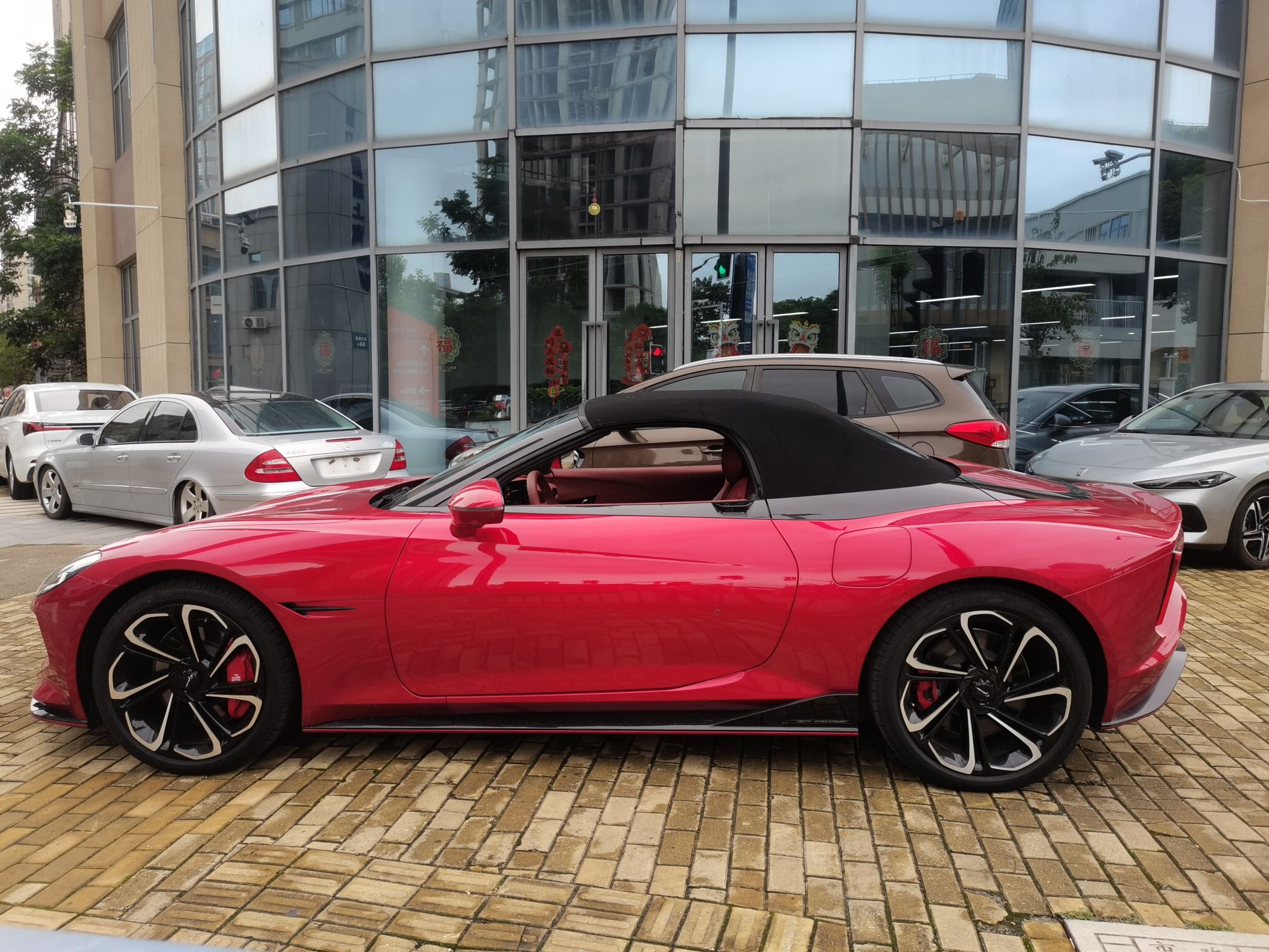 MG Cyberster 2024 520 km Legendary All-Wheel-Drive Version — снимка 15