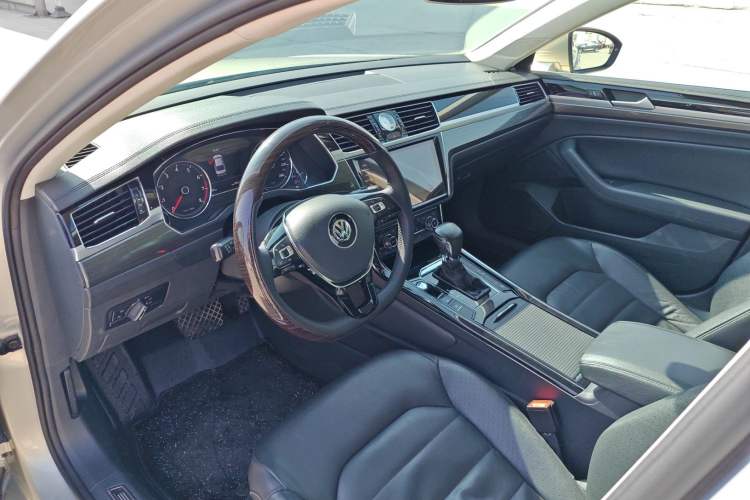 Used Volkswagen Phideon 2019 380TSI Two-Wheel Drive Business Edition China VI Standard
