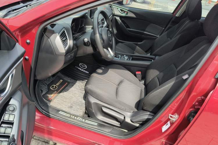 Used Mazda 3 Axela 2017 Sedan 1.5L Automatic Luxury Model China VI Standard
