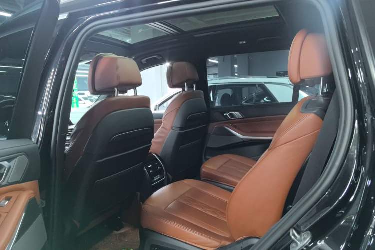 Used BMW X7 2021 xDrive40i Luxury M Sport Package
