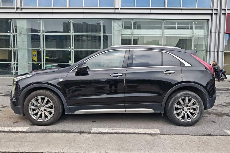 Used Cadillac XT4 2020 28T Two-Wheel-Drive Leading Version Exterior 2